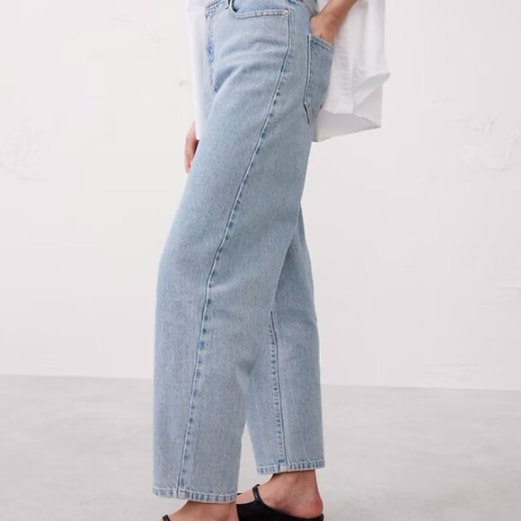 Banana Republic Factory Slim Barrel High-Rise Jeans | Light Wash | Size 33 | NWT - Picture 3 of 4